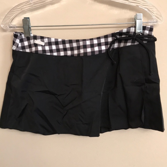 NEW!! Two piece swimsuit with skirted bottom. - Picture 5 of 7